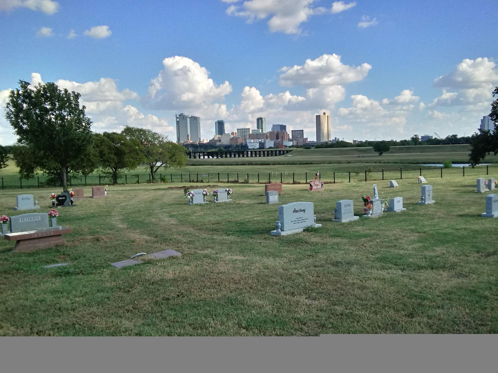 Oakwood Cemetery cemetery grounds and headstones