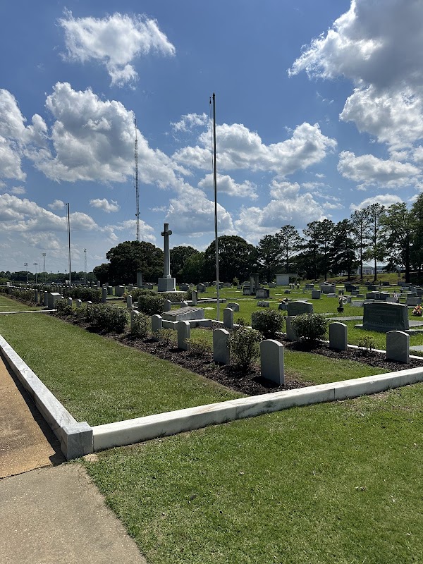 Oakwood Cemetery grounds