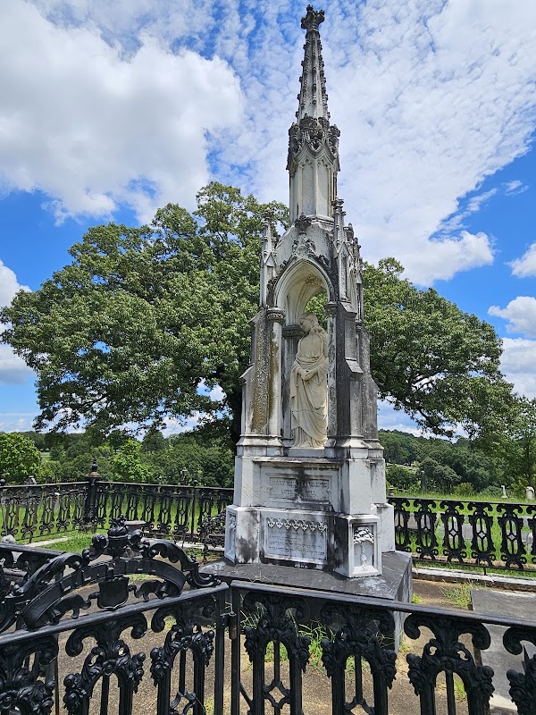 Oakwood Cemetery grounds