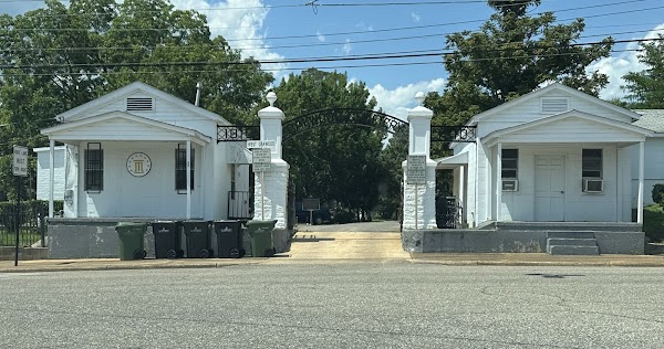 Oakwood Cemetery grounds