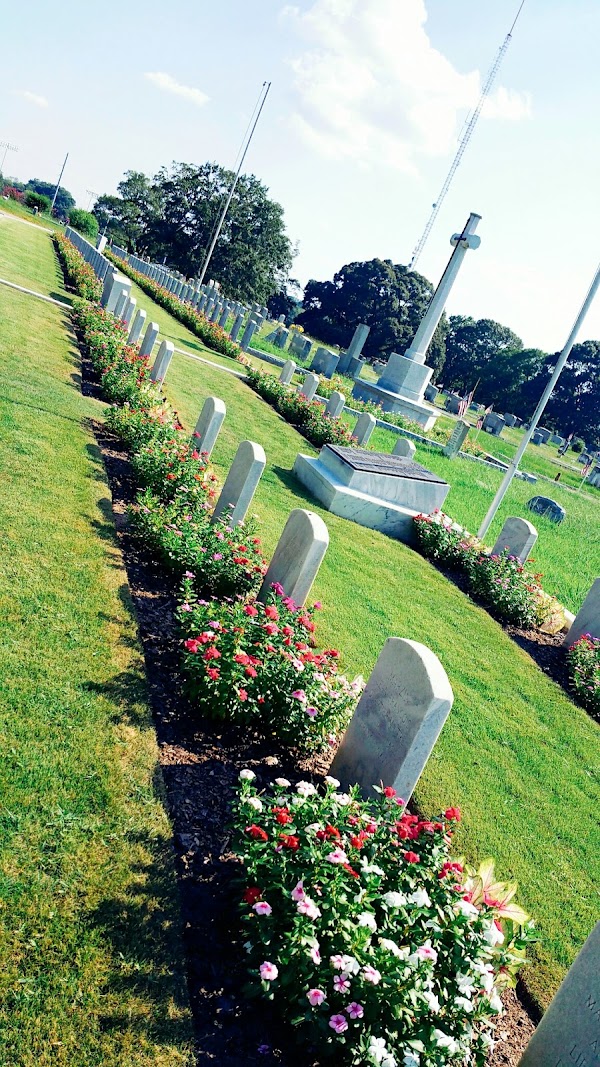 Oakwood Cemetery grounds