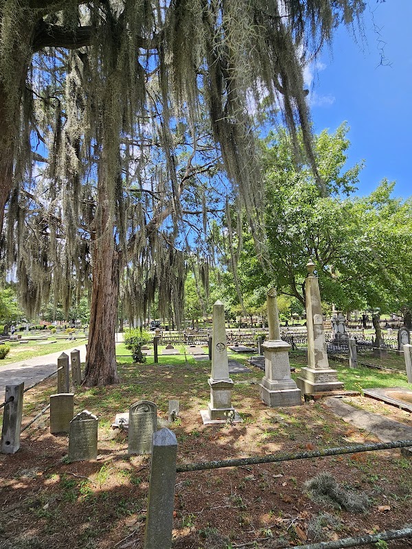 Oakwood Cemetery grounds