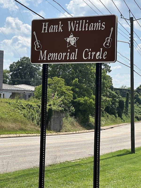 Oakwood Cemetery grounds