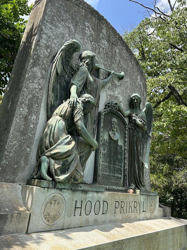 Oakwood Cemetery grounds