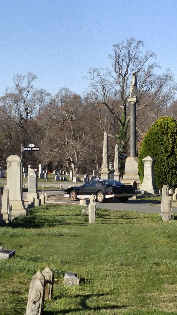 Oakwood Cemetery grounds