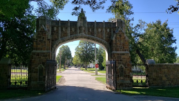 Oakwood Cemetery grounds