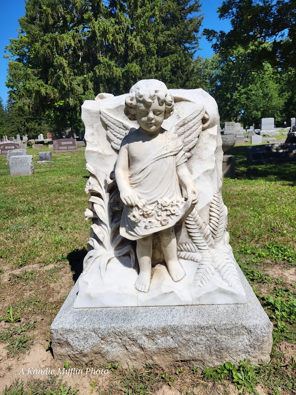Oakwood Cemetery grounds