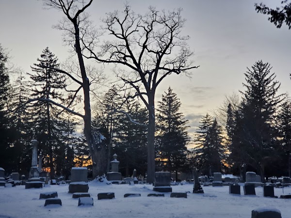 Oakwood Cemetery grounds