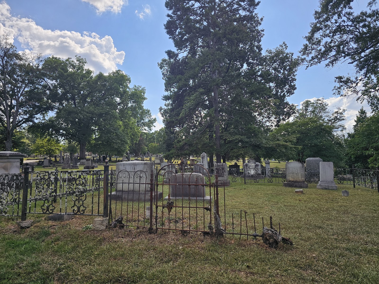 Oakwood Cemetery cemetery grounds and headstones