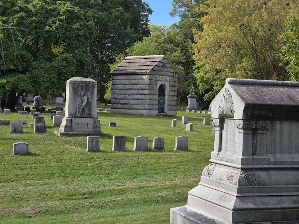 Oakwood Cemetery grounds