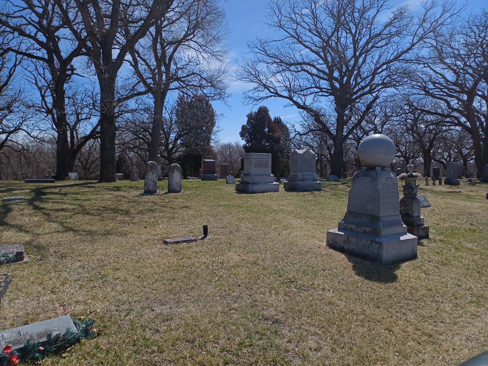 Oakwood Cemetery cemetery grounds and headstones