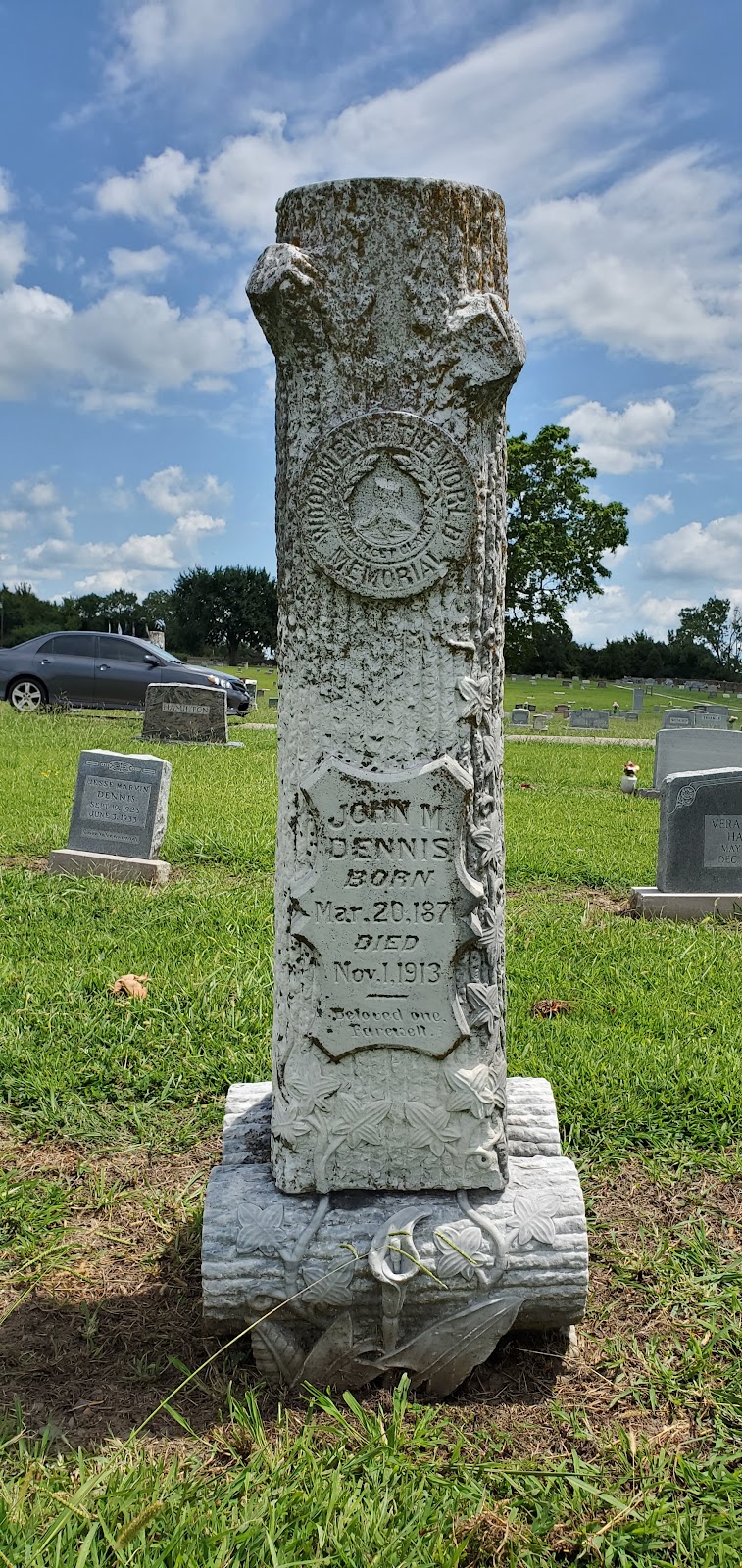 Oakwood Cemetery cemetery grounds and headstones