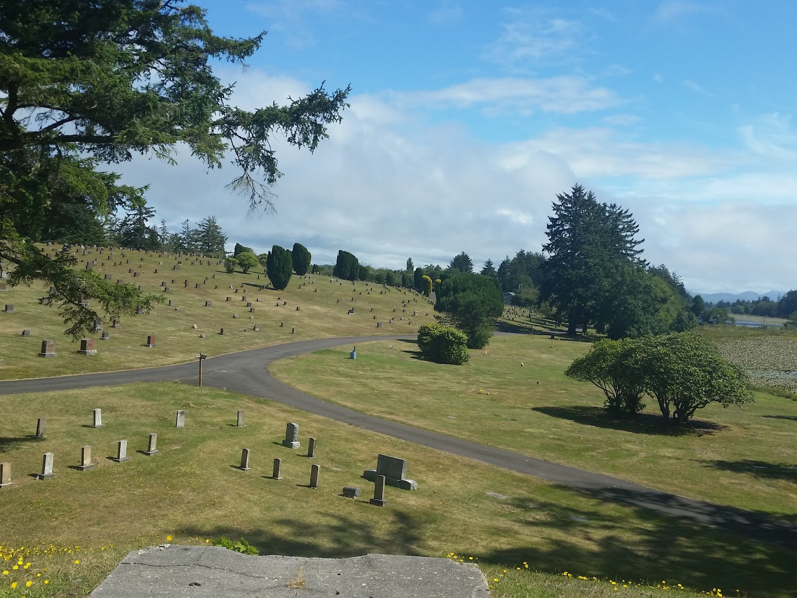 Ocean View Cemetery cemetery grounds and headstones