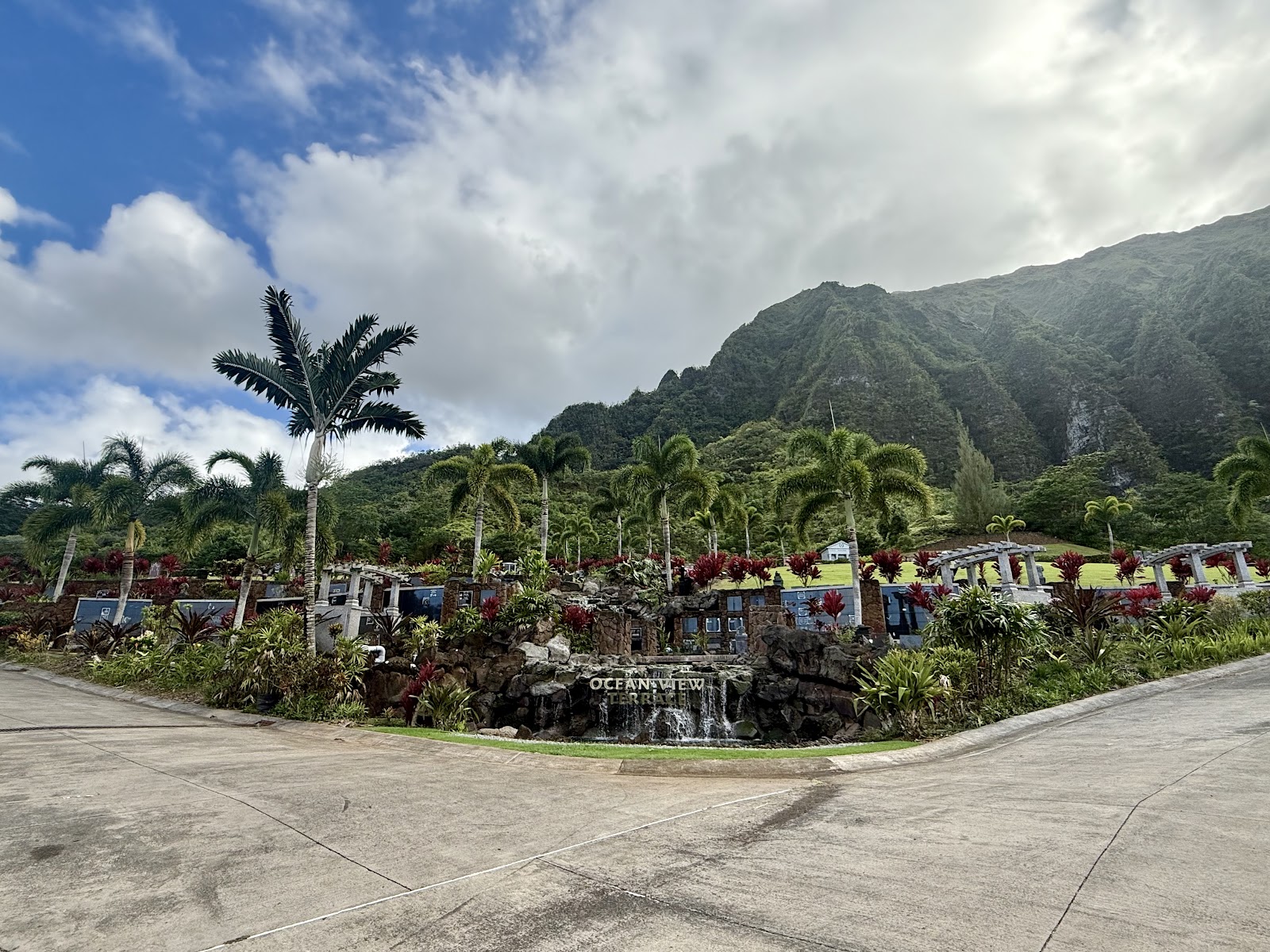 Ocean View Terrace Memorial cemetery grounds and headstones