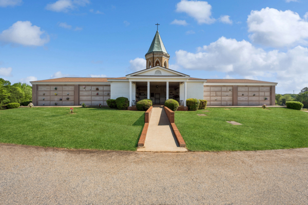 Oconee Memorial Park grounds