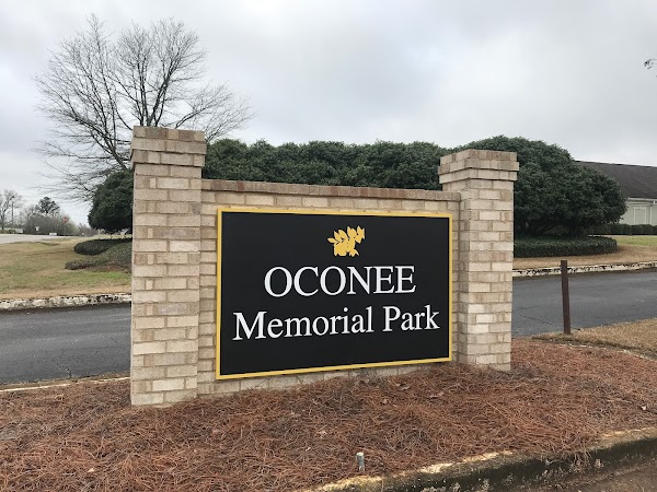 Oconee Memorial Park grounds