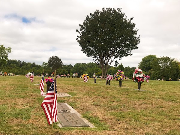 Oconee Memorial Park grounds