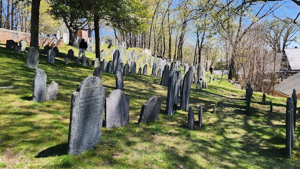 Old Hill Burying Ground grounds