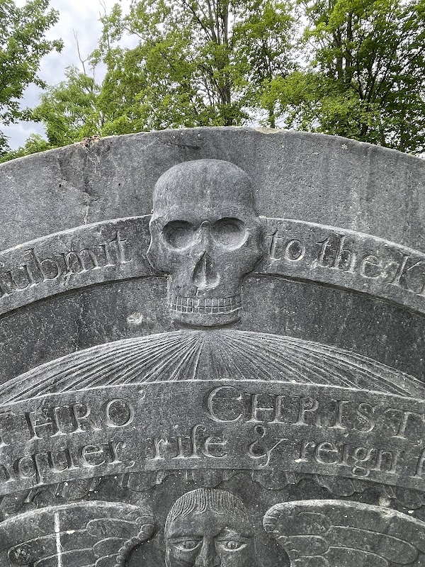 Old Hill Burying Ground grounds