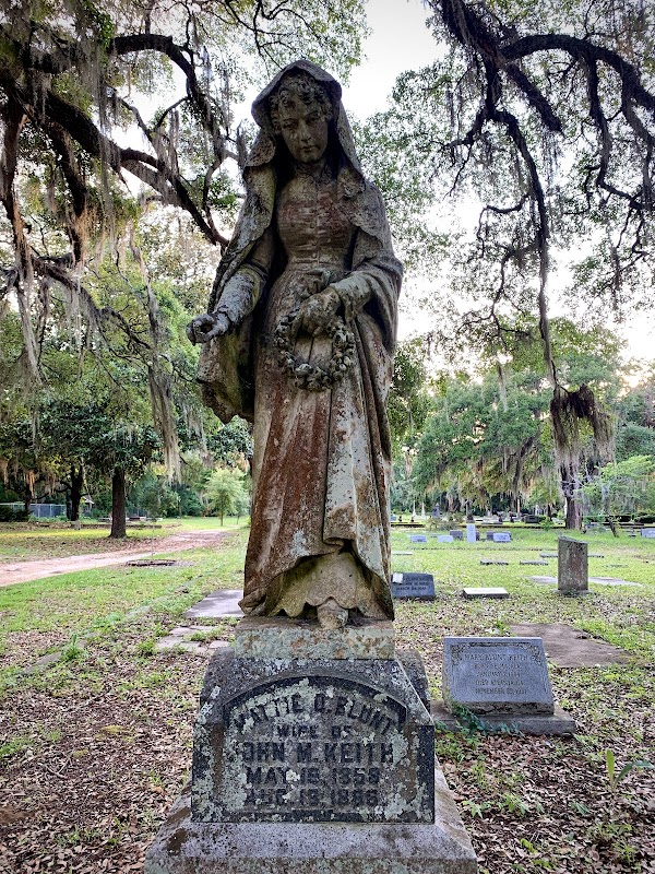 Old Live Oak Cemetery grounds