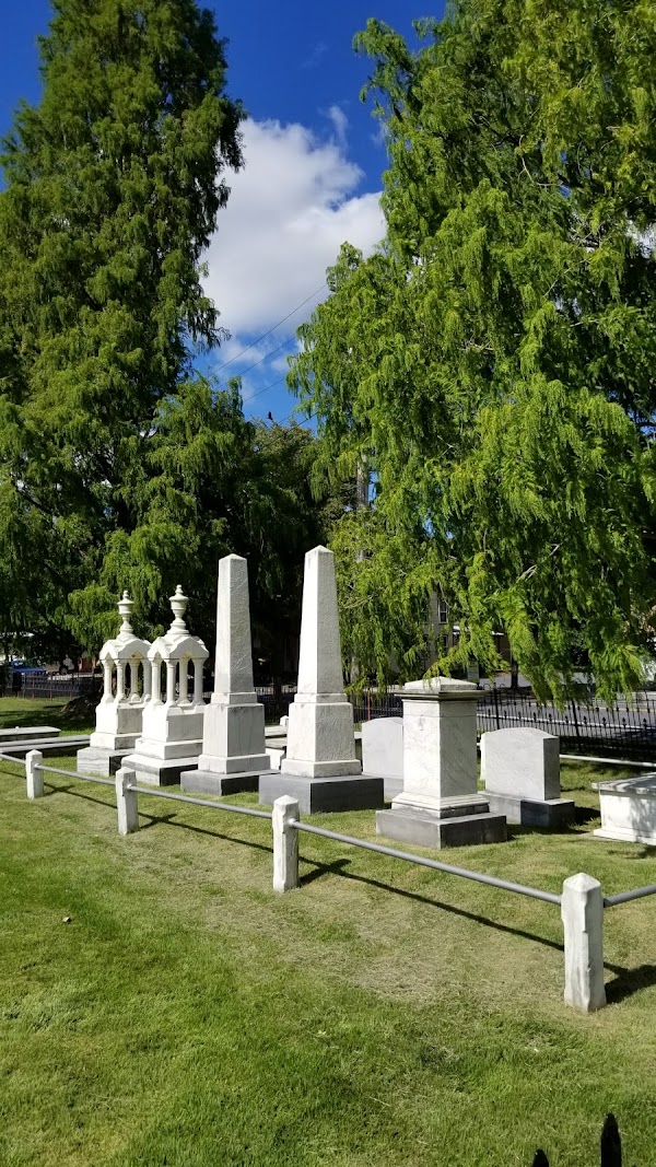 Old Presbyterian Church & Cemetery grounds