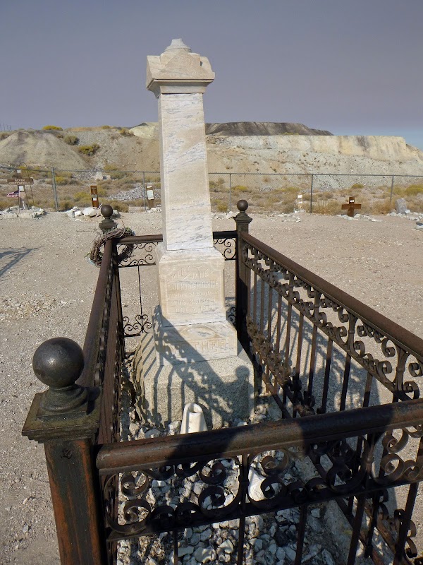 Old Tonopah Cemetery (1901) grounds