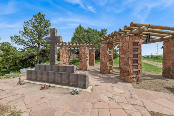 Olinger Mount Lindo Cemetery grounds