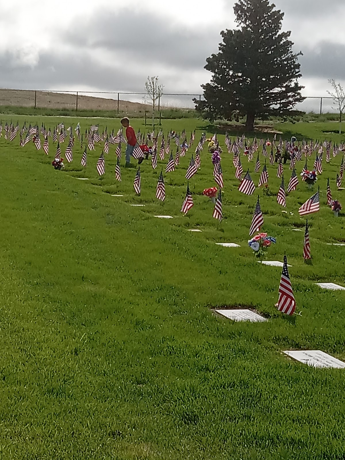 Oregon Trail Veterans Cemetery cemetery grounds and headstones