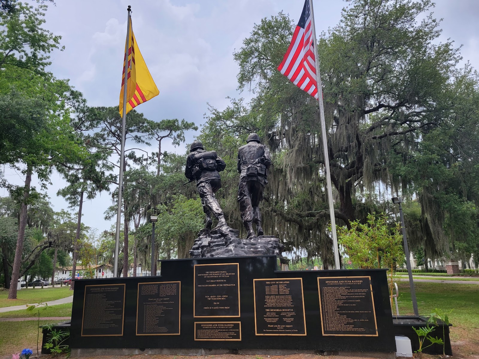 Orlando Veteran's Memorial Park cemetery grounds and headstones