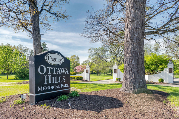 Ottawa Hills Memorial Park cemetery grounds and headstones
