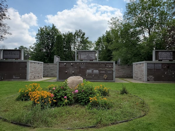 Ottawa Park Cemetery grounds