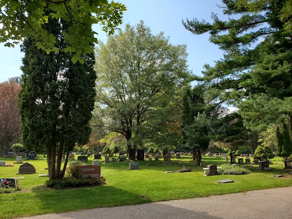 Ottawa Park Cemetery grounds