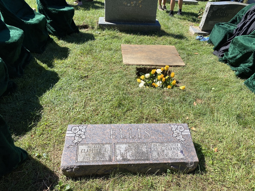 Ottawa Park Cemetery cemetery grounds and headstones