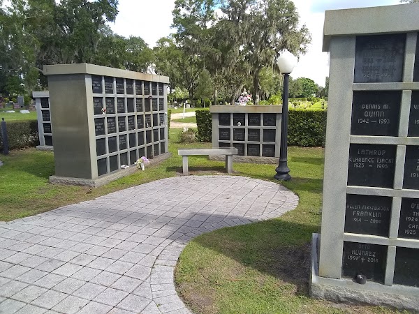 Palm Cemetery grounds