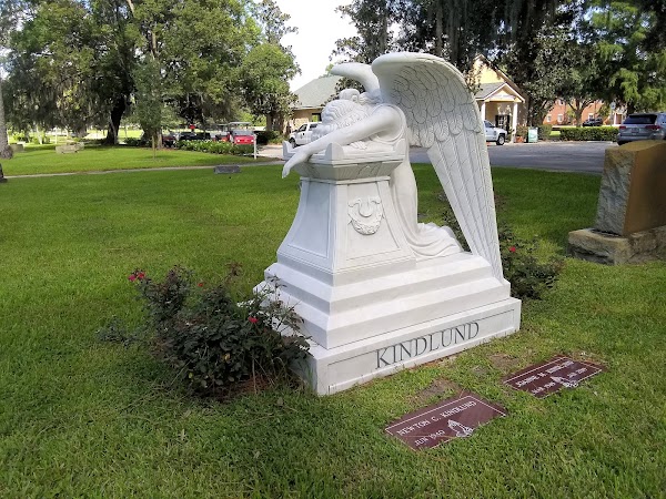 Palm Cemetery grounds