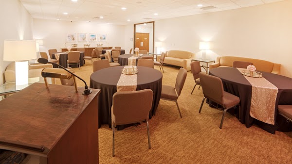 Palm Eastern Mortuary & Cemetery grounds