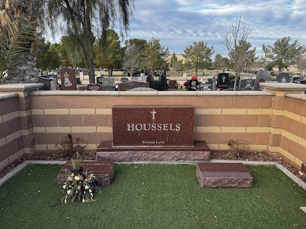 Palm Eastern Mortuary & Cemetery grounds