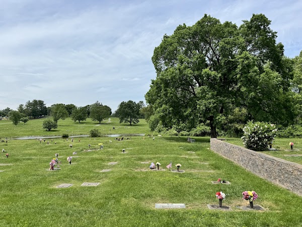 Parkwood Cemetery grounds