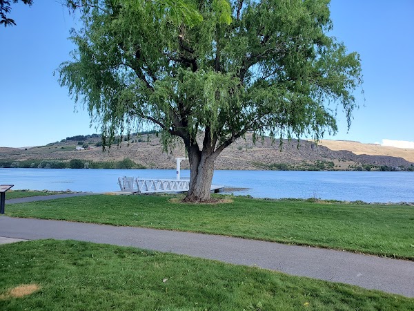 Pateros Memorial Park grounds
