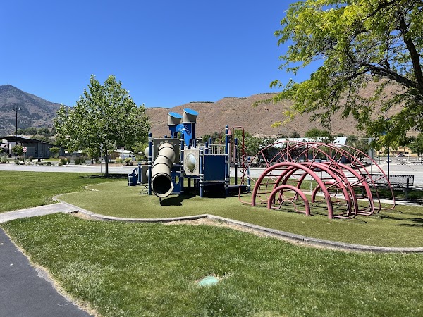 Pateros Memorial Park grounds