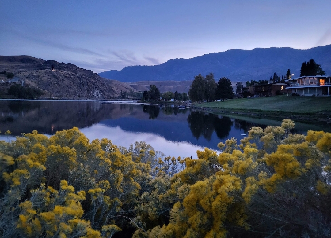 Pateros Memorial Park cemetery grounds and headstones