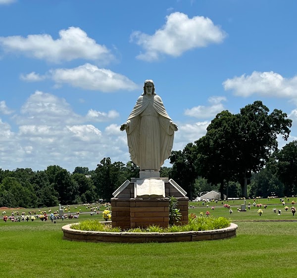 Peachtree Memorial Park grounds