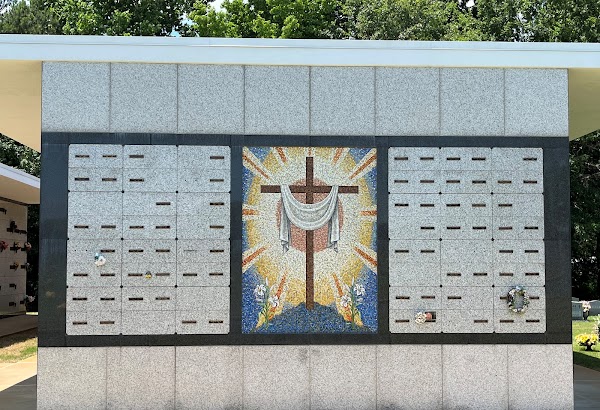Peachtree Memorial Park grounds