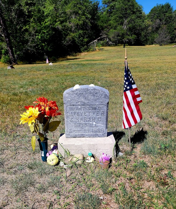 Pere Cheney Cemetery grounds