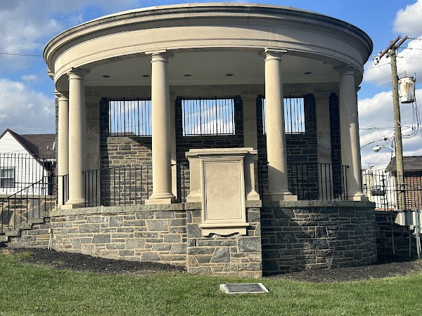 Philadelphia National Cemetery grounds