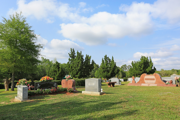 Pine Crest Cemetery West grounds