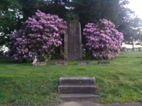 Pine Grove Cemetery grounds