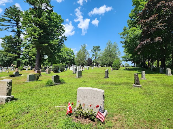 Pine Grove Cemetery grounds
