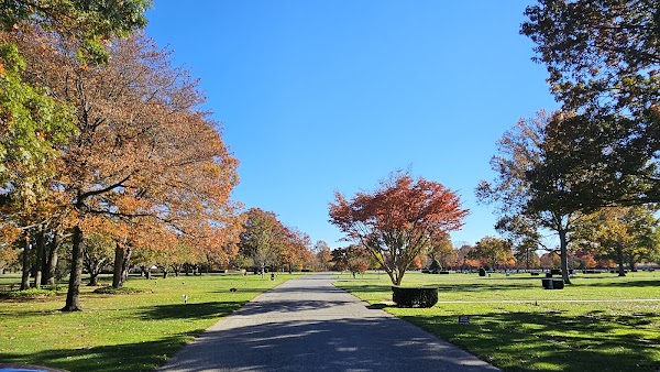 Pinelawn Memorial Park and Arboretum grounds