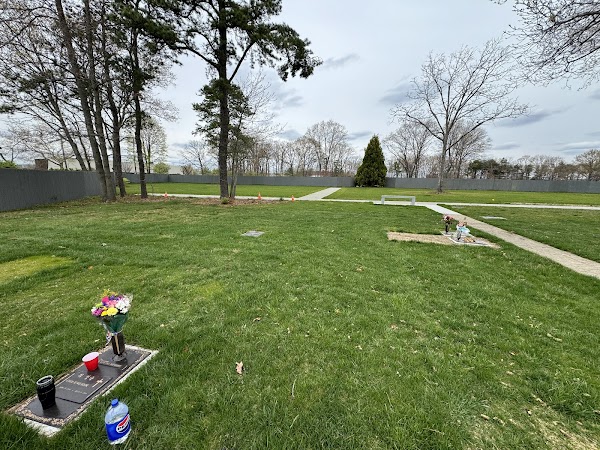 Pinelawn Memorial Park and Arboretum grounds